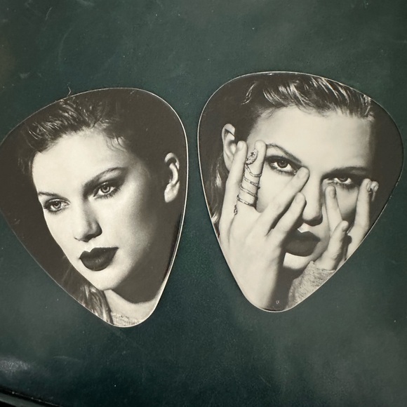 Official Taylor Swift Christmas tree farm ornament. New. In original box. - Picture 4 of 6